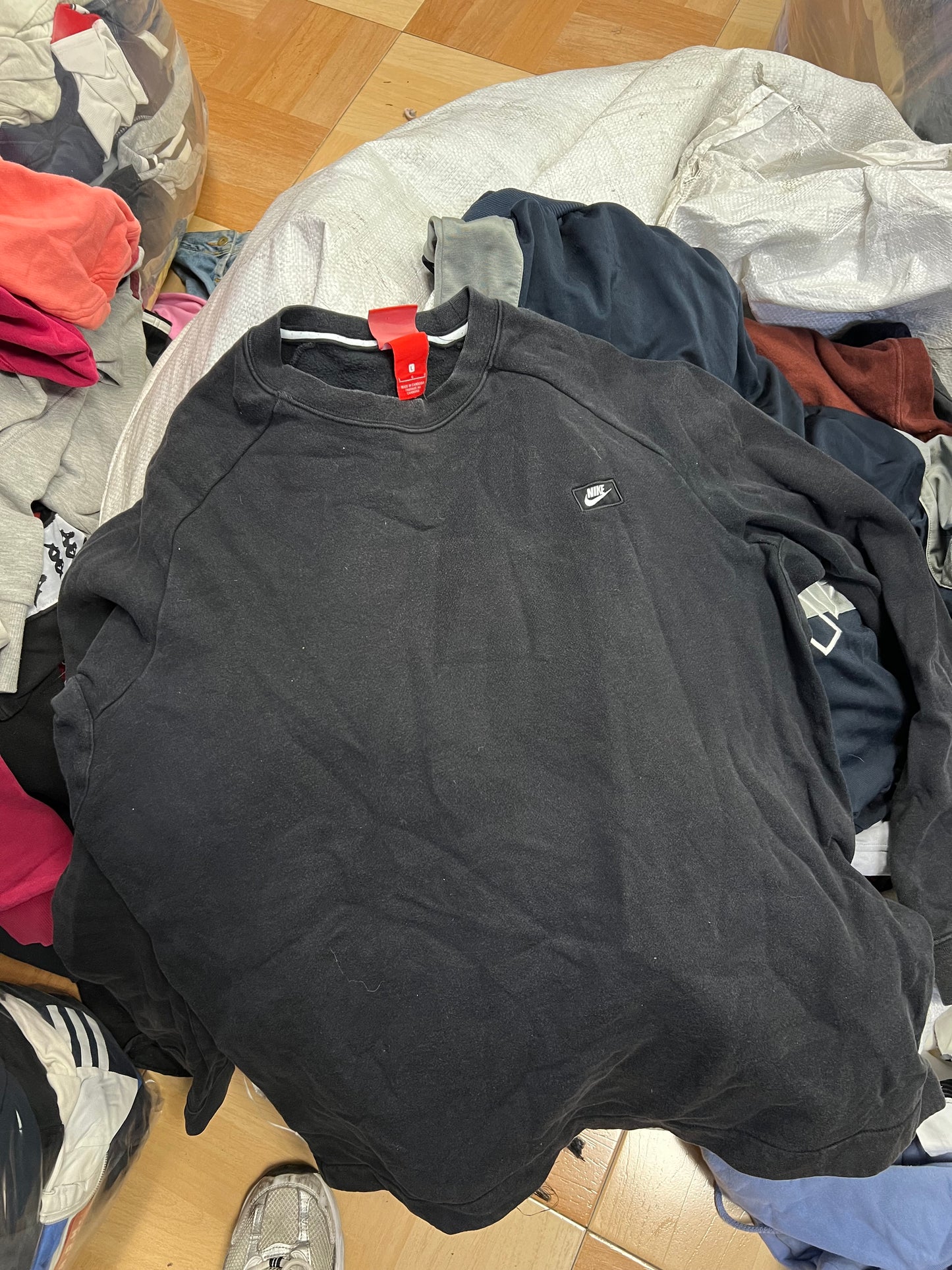 Mischen Sie Marken- und Vintage-Kleidung