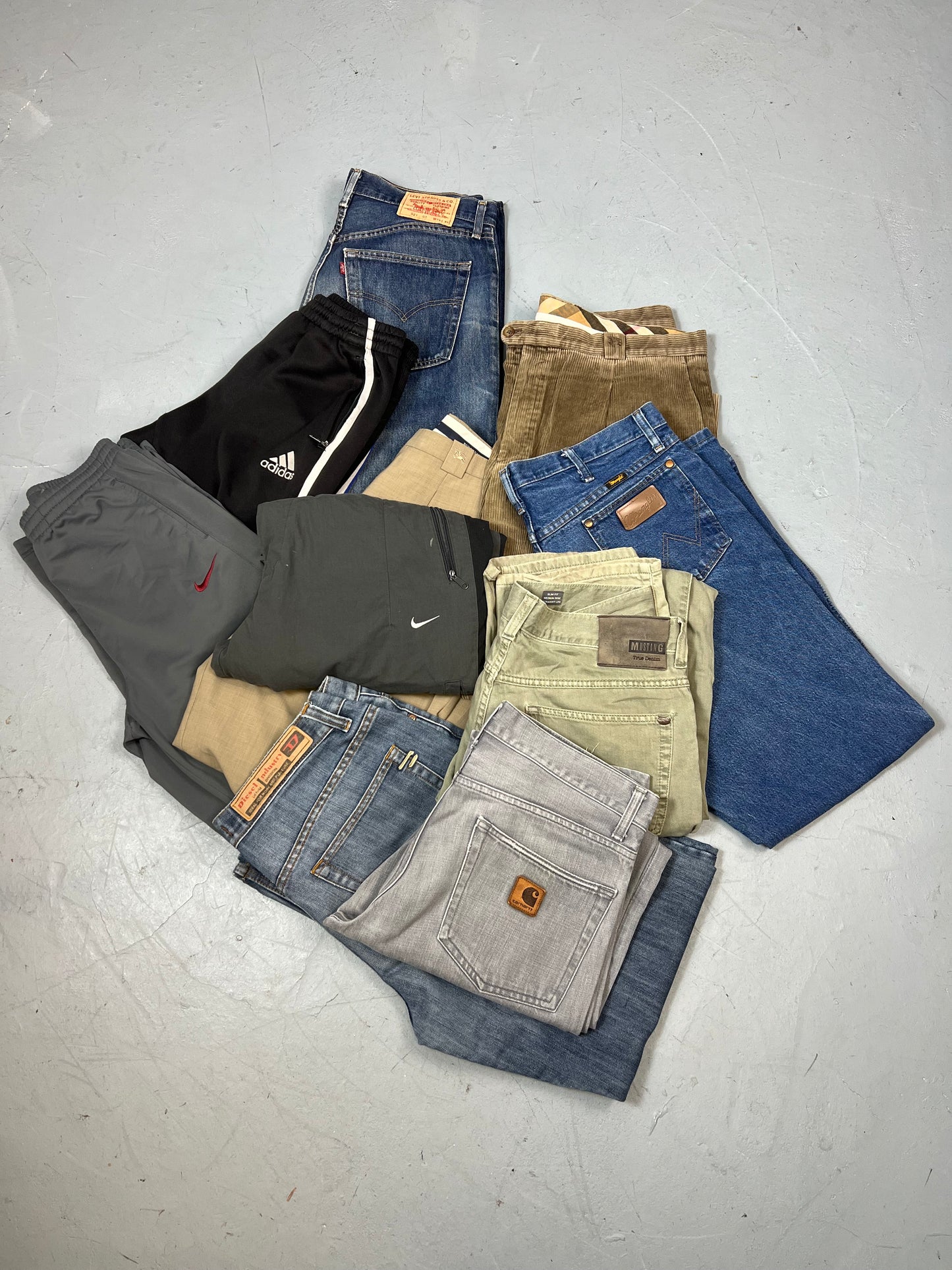 COMPRA LOS MEJORES PANTALONES DE MARCA PREMIUM AL MEJOR PRECIO DEL MERCADO