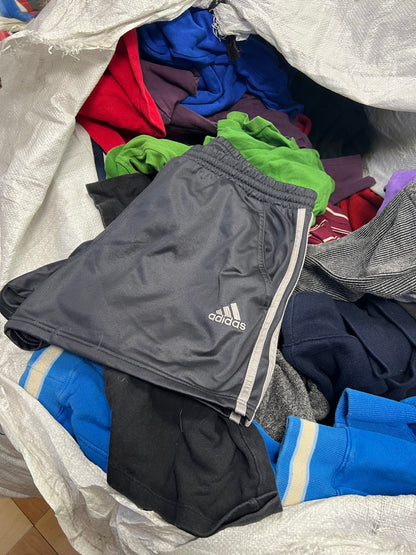 Mischen Sie Marken- und Vintage-Kleidung