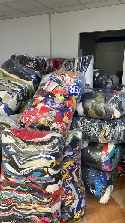 Mischen Sie Marken- und Vintage-Kleidung