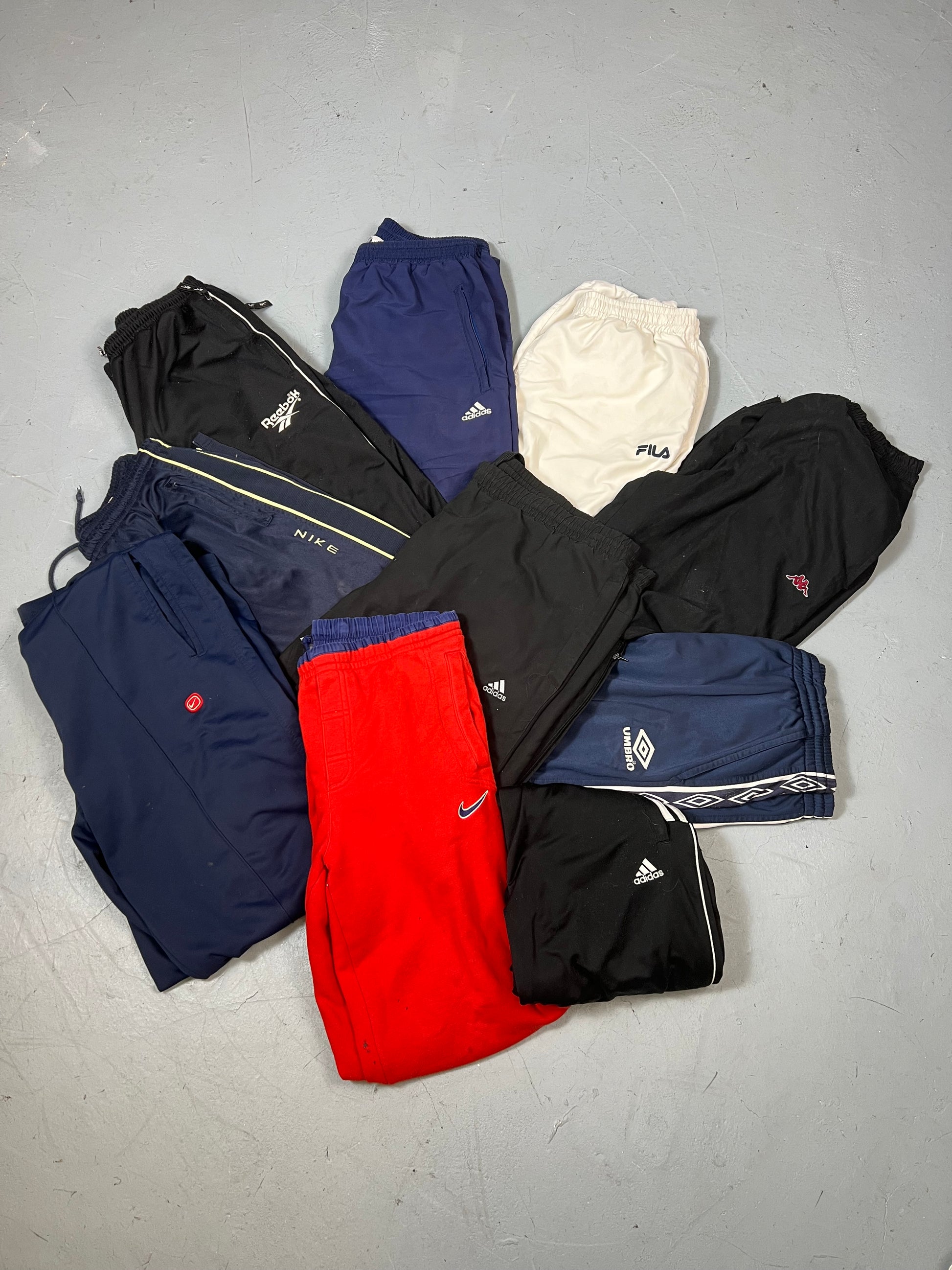 COMPRA LOS MEJORES
TRACK PANTS DE MARCA PREMIUM  DE SEGUNDA MANO AL MEJOR PRECIO DEL MERCADO